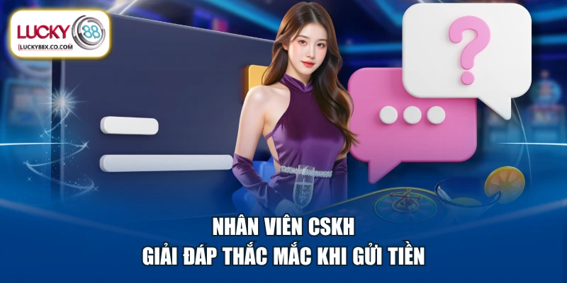 Nhân viên CSKH giải đáp thắc mắc khi gửi tiền